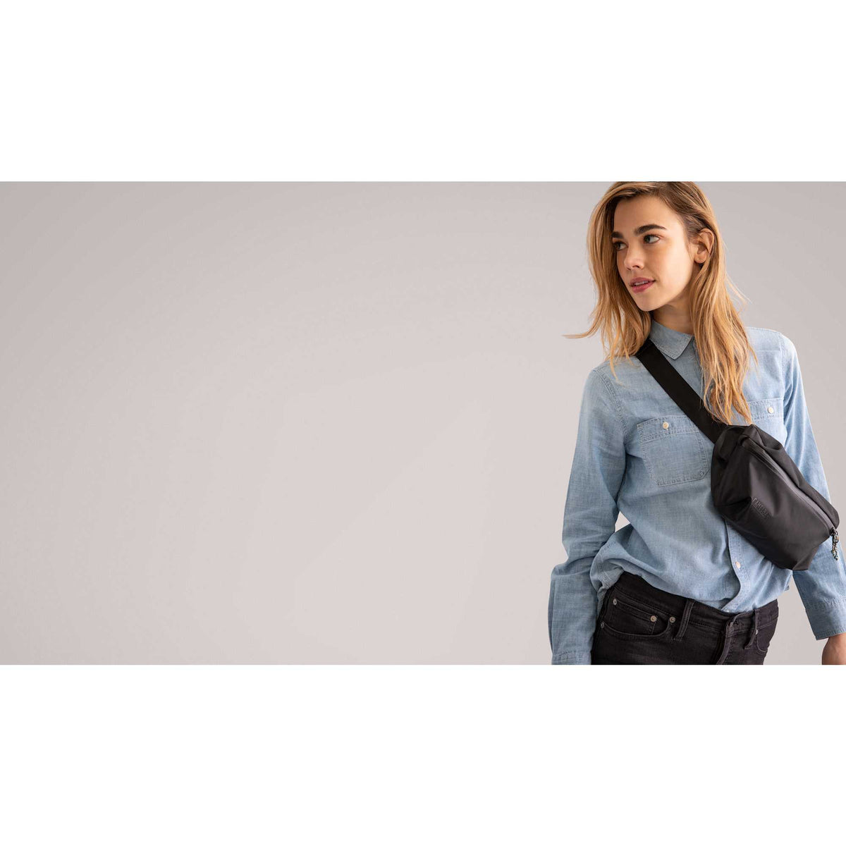 CamelBak Pivot Belt Sling in Recycled Polyester Embroidery - Black - Front Lifestyle 4