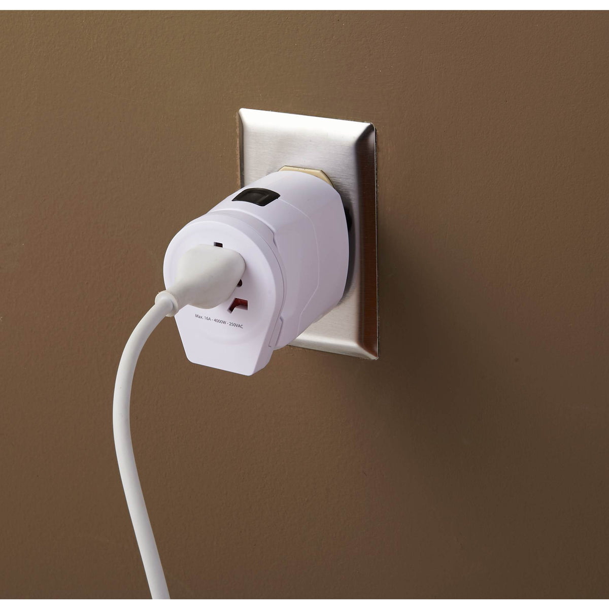 Skross PRO World Travel Adapter with USB Charger - White - Photo 9