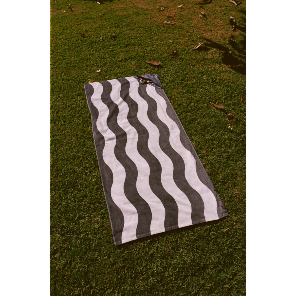 Slowtide Wavy Stripe Beach Towel with Zip Pocket, 60 x 30 Inches Transfer - Grey - View 4